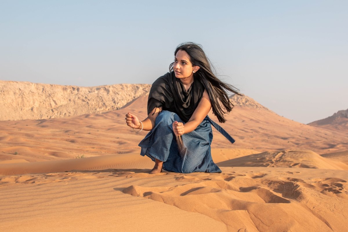 beautiful-girl-in-the-desert