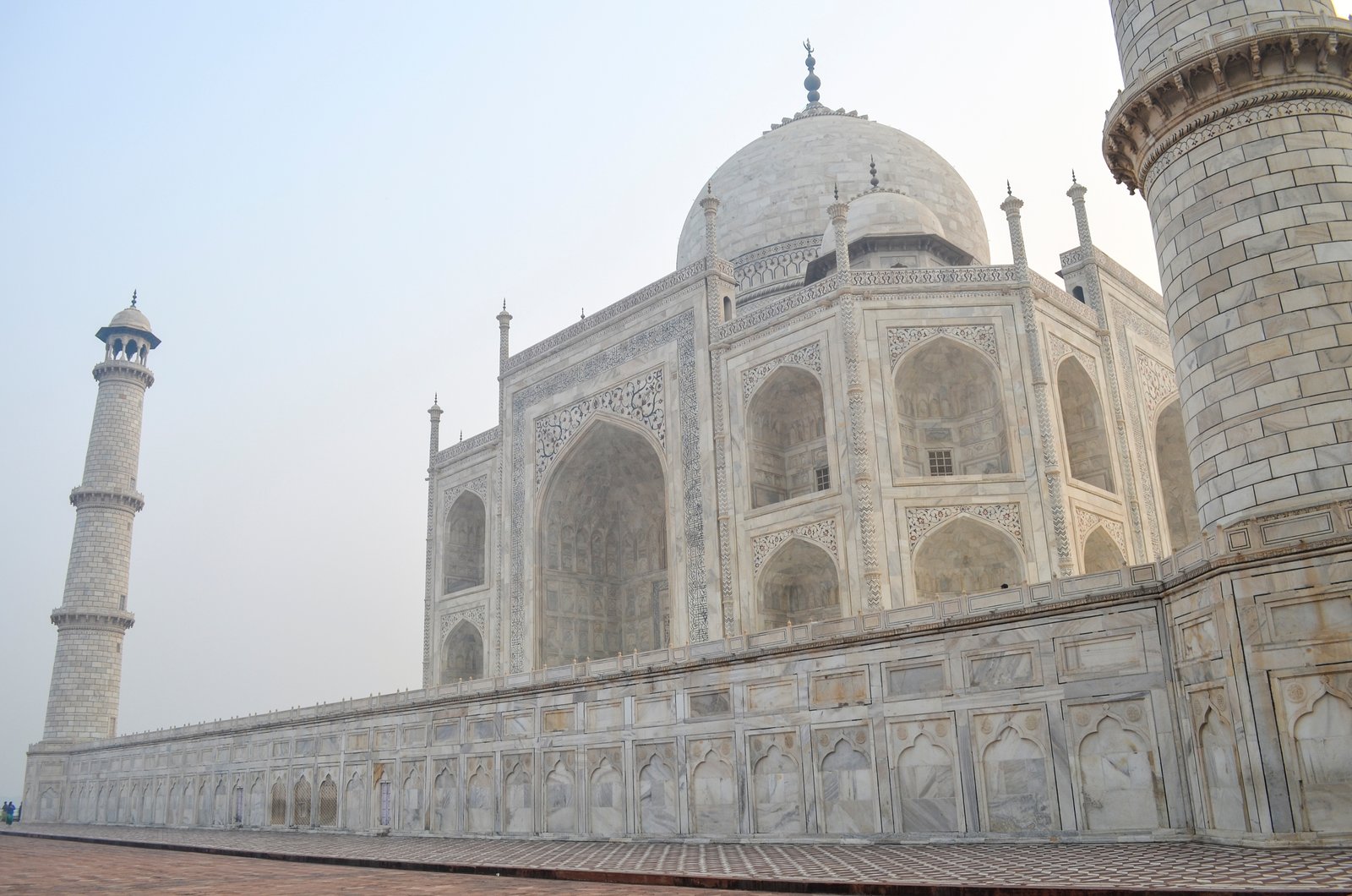 exterior-view-of-the-taj-mahal-palace-and-mauseleu