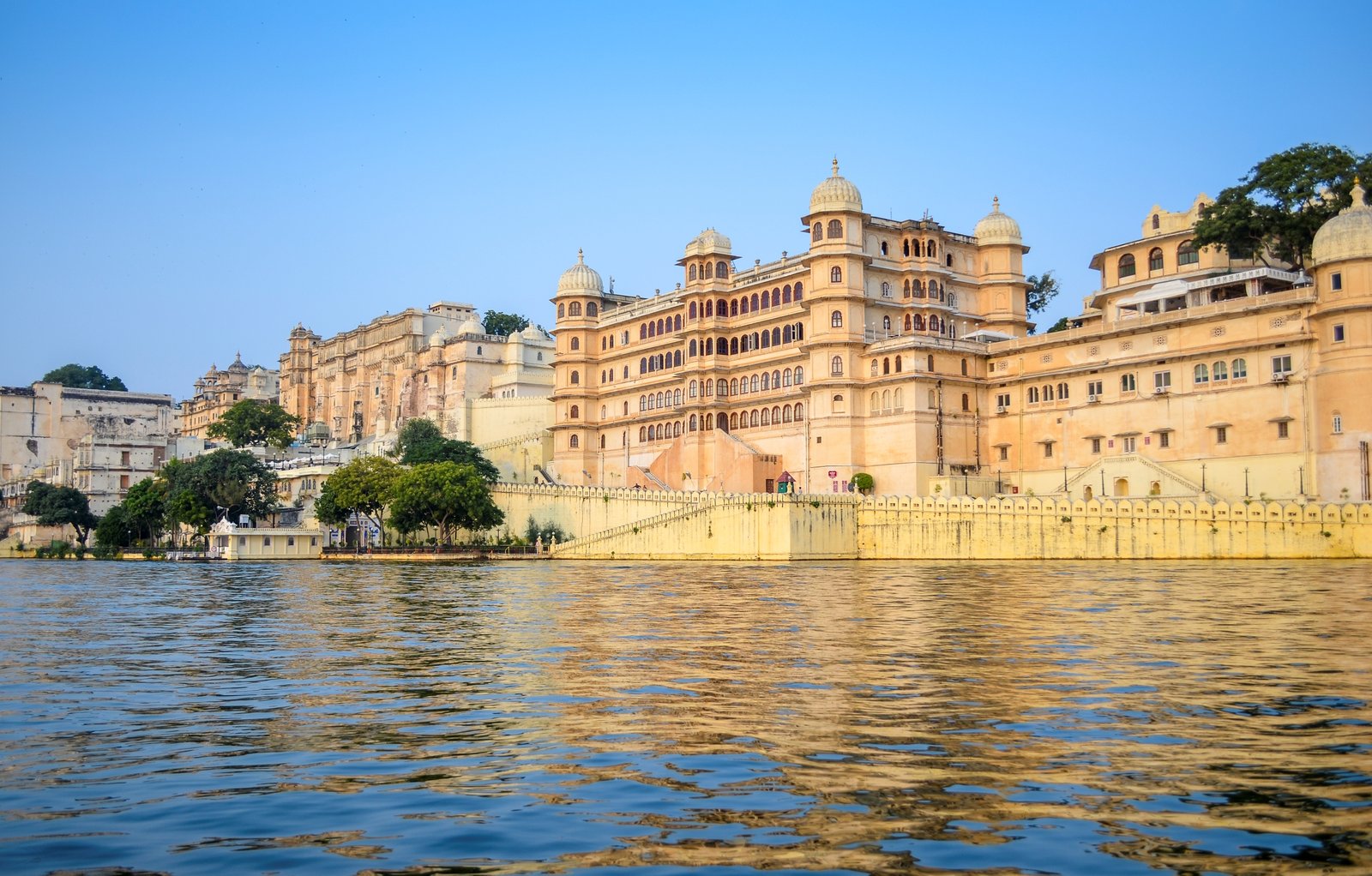exterior-view-of-udaipur-city-palace